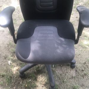 Rolling chair all black a few scratches